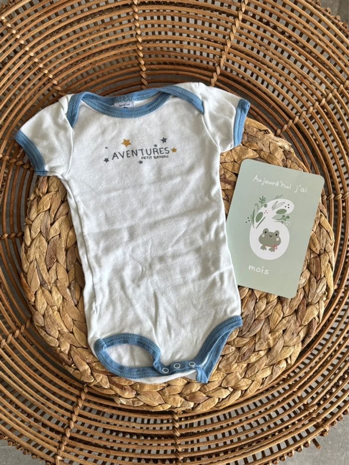 Body, petit bateau, six mois