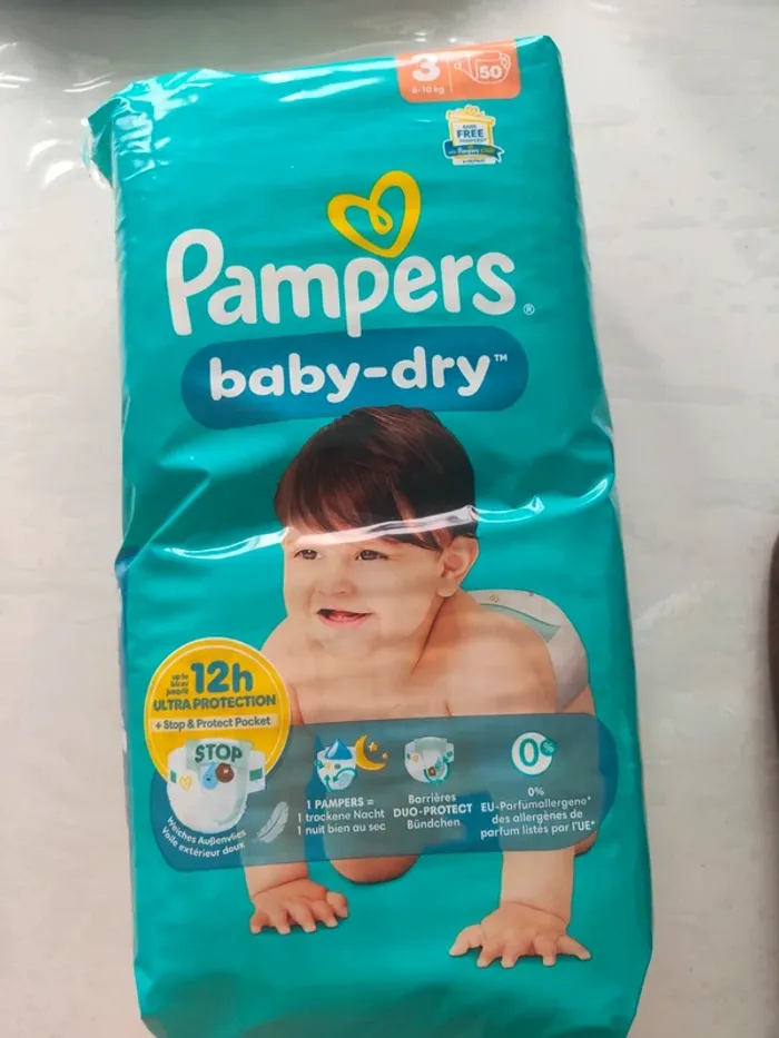 Couches Pampers baby dry taille 3