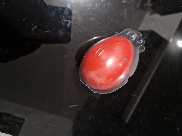Oeuf surprise rouge