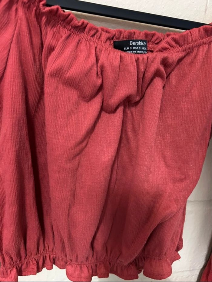 Top épaules dénudées rouge/rose – Bershka – Taille S - Très bon état - photo numéro 2