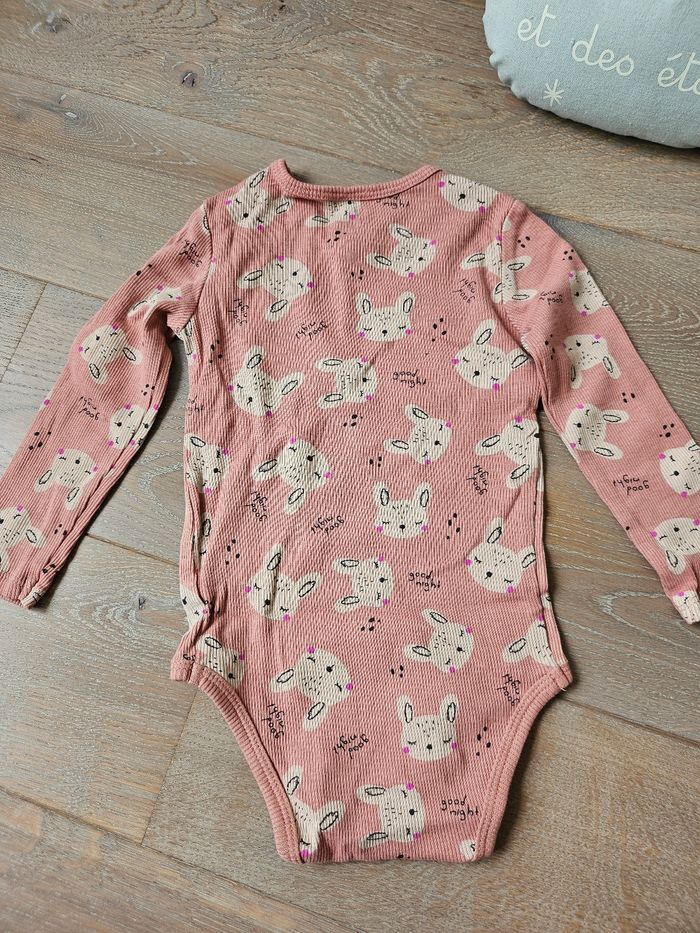 Lot 2 bodies 24 mois - photo numéro 3