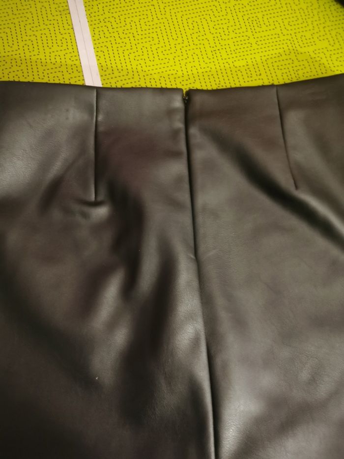 Jupe courte (un peu au dessus du genou 41 cm) noire - photo numéro 6