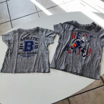 2 tee-shirts. Gris taille 2/3 ans