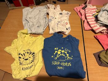 Lot de 4pyjamas léger taille 12 mois