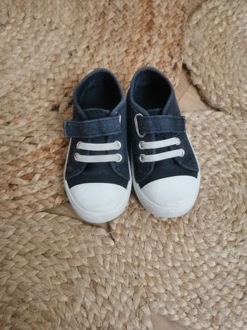 Chaussure en toile t 23