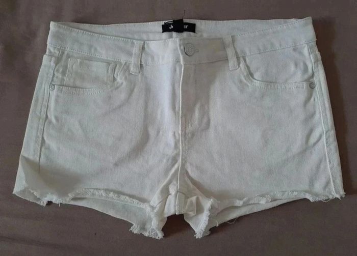 Short court blanc