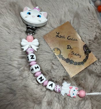 Attache tétine Marie