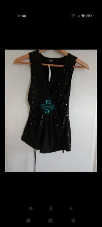 Très beau débardeur avec sequins