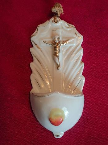 Ancien bénitier en biscuit (n°10)