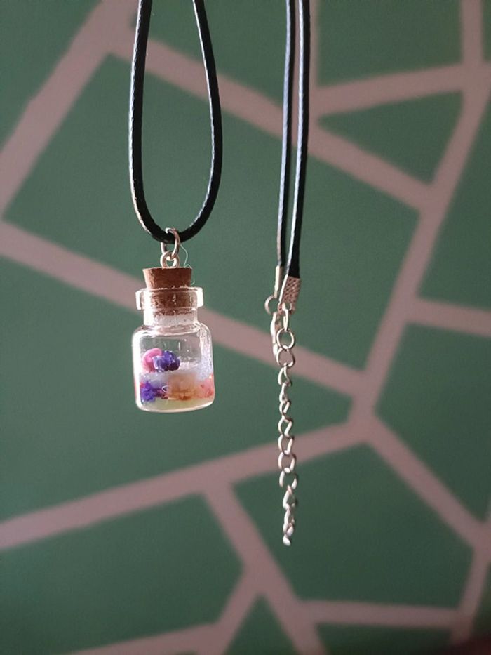 Collier et pendentif bouteille lumineuse