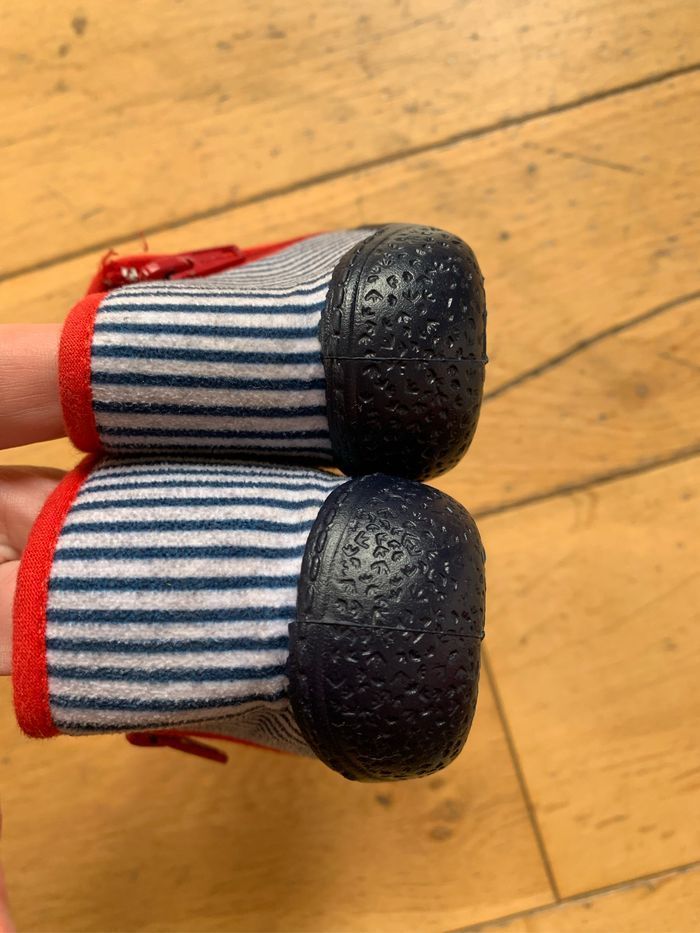 Chaussons taille 18 - photo numéro 3