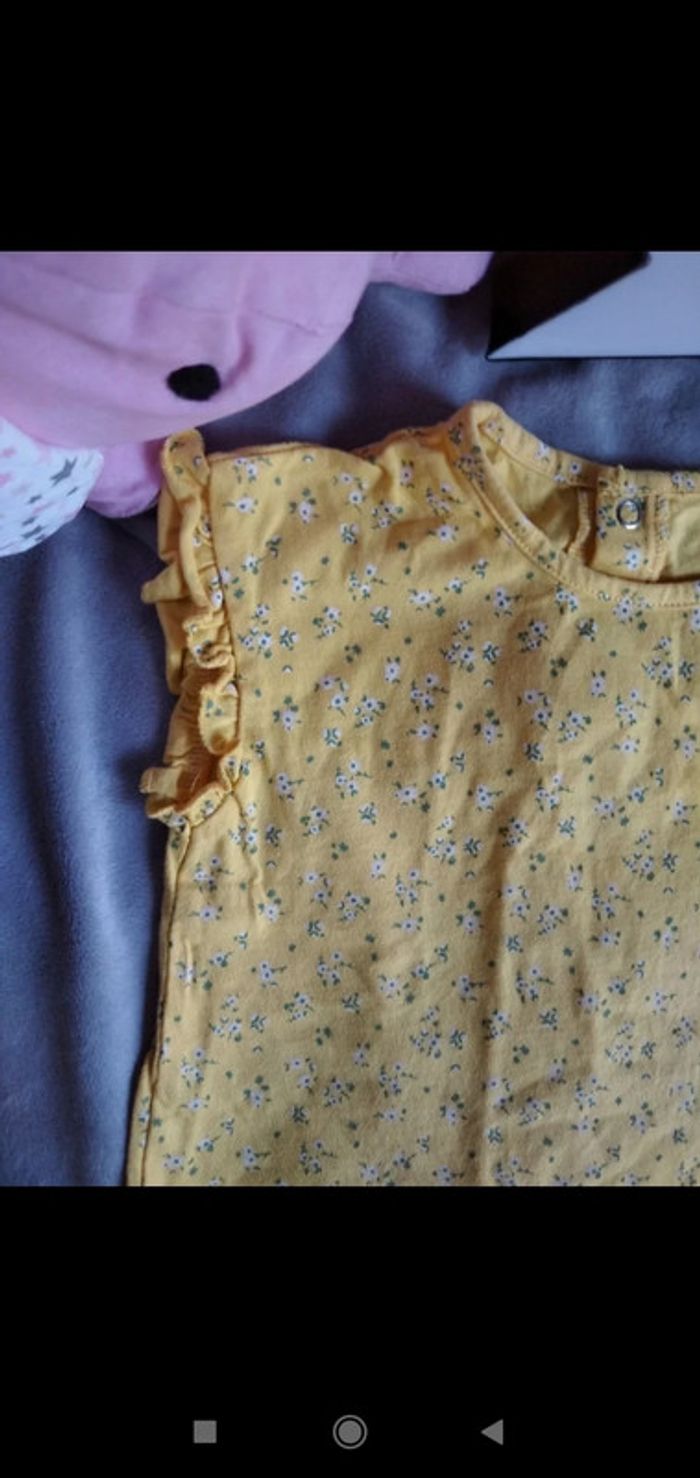 Tee shirt chemise sans manche Fille 18 mois Kiabi Eco conception 100% coton jaune à fleurs blanches - photo numéro 3