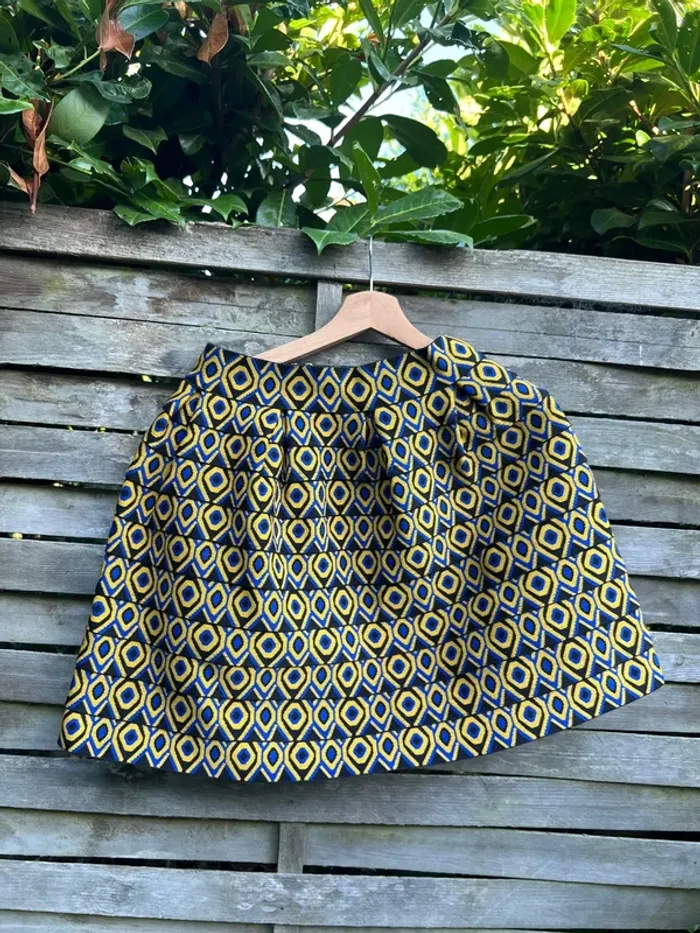 Jupe patineuse Boohoo, taille 36, en très bon état.