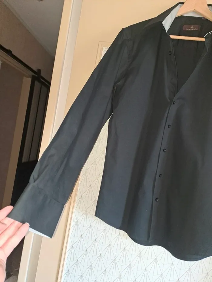 Chemise homme noire Torrente comme neuve slim 39/40 - photo numéro 3