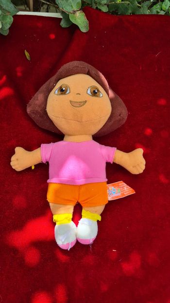 Poupée peluche Dora