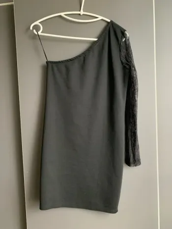 Robe noire one soulder