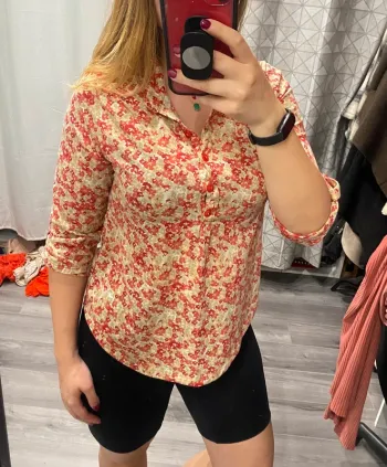 Chemisier coton fleuri rouge et beige manches 3/4