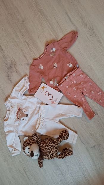 2 ensembles C&A 2-3 mois