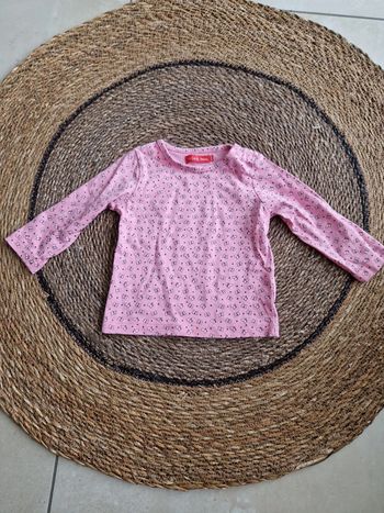 Joli tee-shirt manches longues motifs papillons taille 9 mois