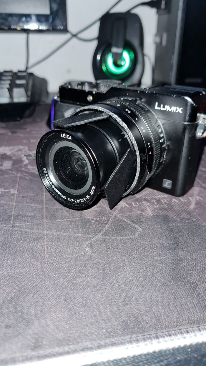 Panasonic LUMIX lx100 + son chargeur et deux batteries