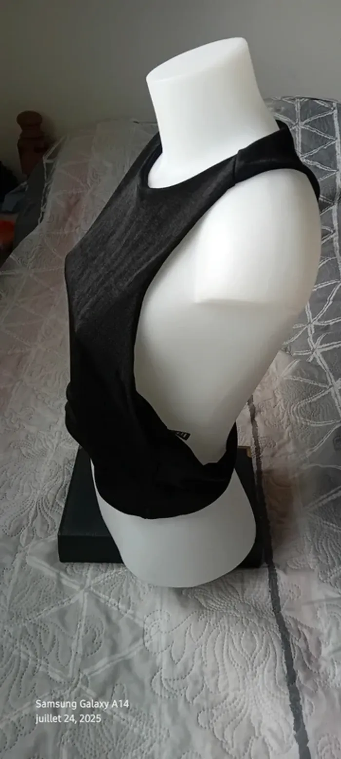 Haut débardeur court noir satiné dos ouvert femme 38/40 shein - photo numéro 3