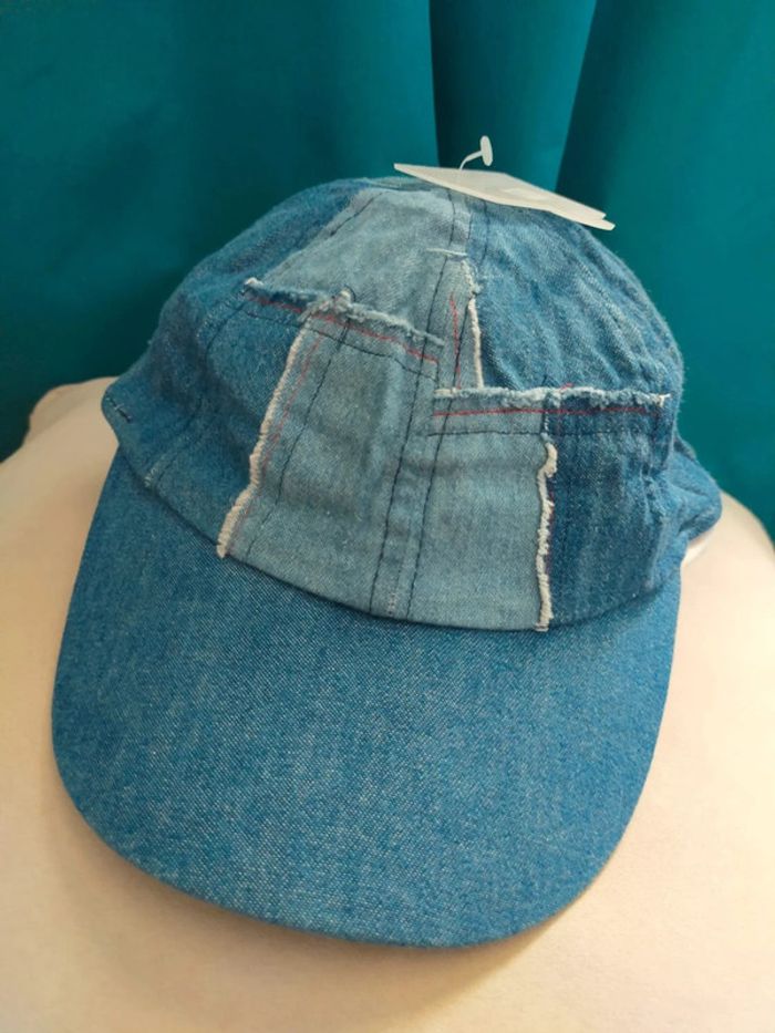 Casquette en jean brut style patchwork - plusieurs tailles : 54 et 56