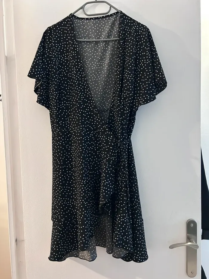 Robe à pois noir courte taille L