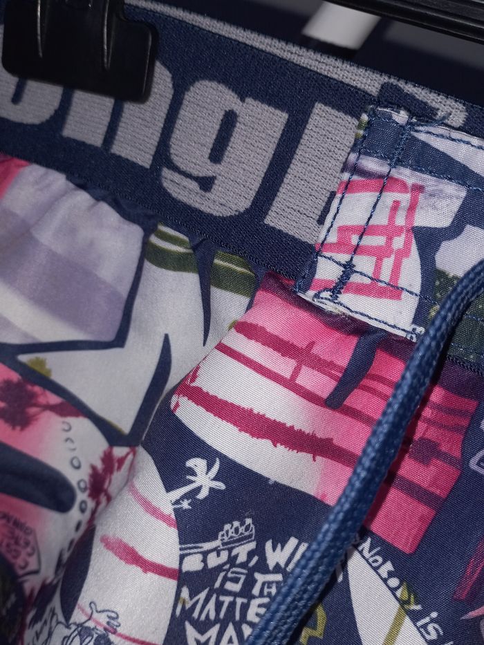 Short de bain Longboard Excellent état Taille 5 ans - photo numéro 3