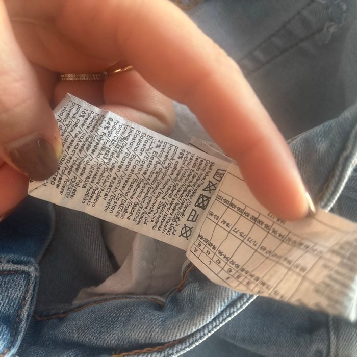 Jeans troué - photo numéro 4