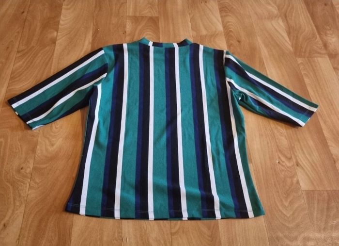 haut femme ou fille à rayure vertical vert,bleu,blanc et noir jennyfer taille 36 S