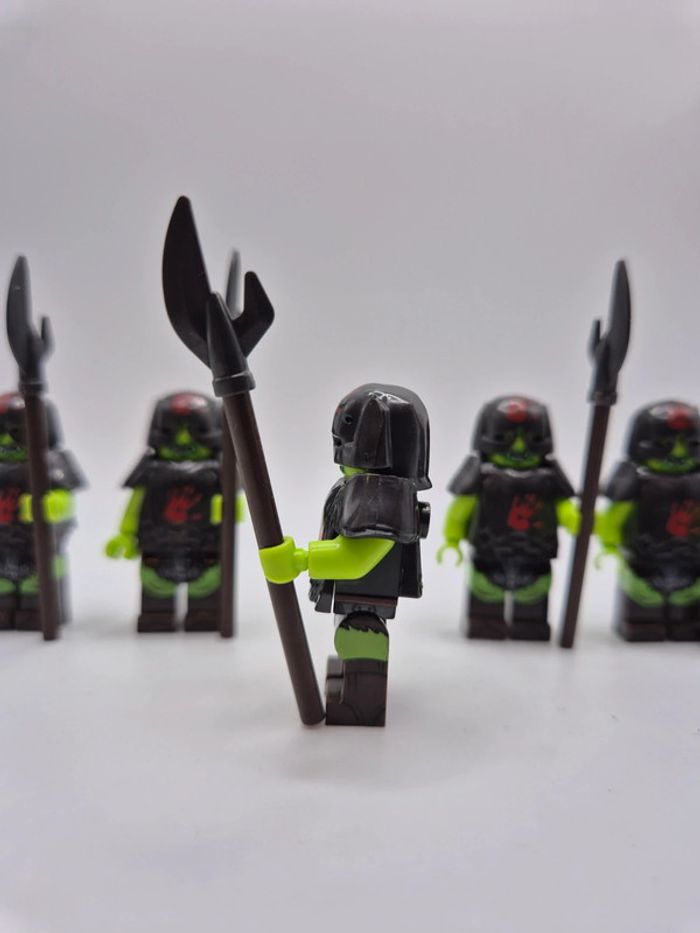 Figurines type lego 5 guerriers orcs seigneur des anneaux / hobbit - photo numéro 3