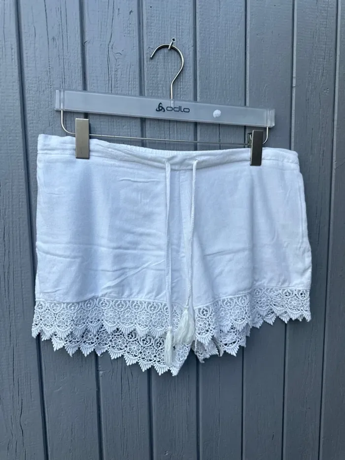 Short blanc taille haute bas dentelle doublé 38/40 - photo numéro 2