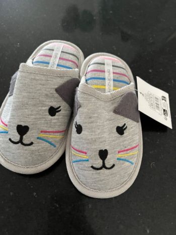 Chaussons fille pointure 28 neufs