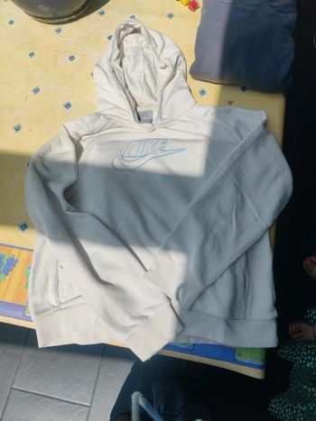Sweat à capuche blanc Nike en bleu