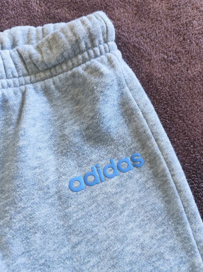Pantalon jogging gris clair Adidas 3 ans - photo numéro 3