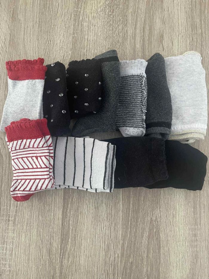 11 paires de chaussettes hautes 35/38