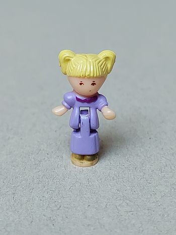 Polly pocket figurine