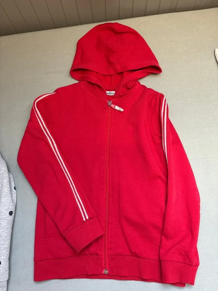 Lot sweats 8ans - photo numéro 3