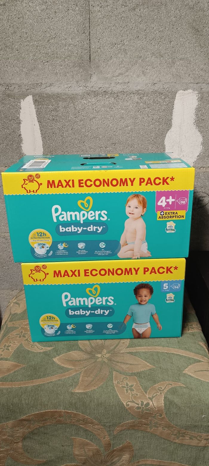 2 cartons couches Pampers taille 4+ et  5