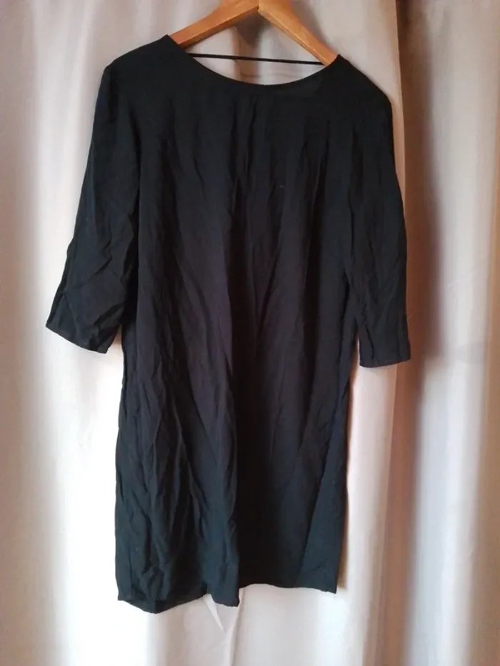 Robe noire col v - photo numéro 2