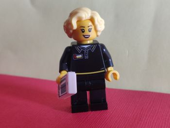 Figurine vendeuse Lego - parfait état jamais servie - Vrai Lego