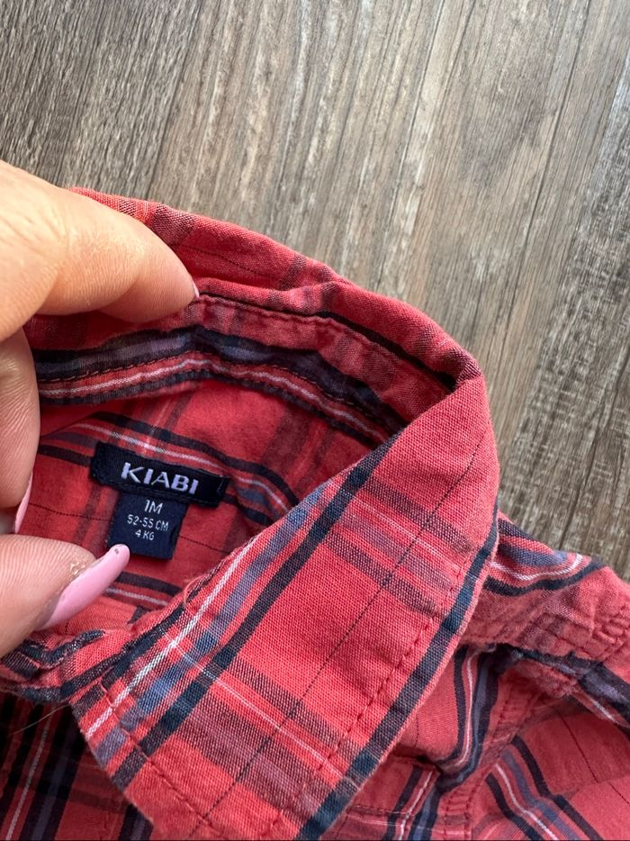 - Chemise Kiabi        - 1 mois  - Très bon état - photo numéro 2
