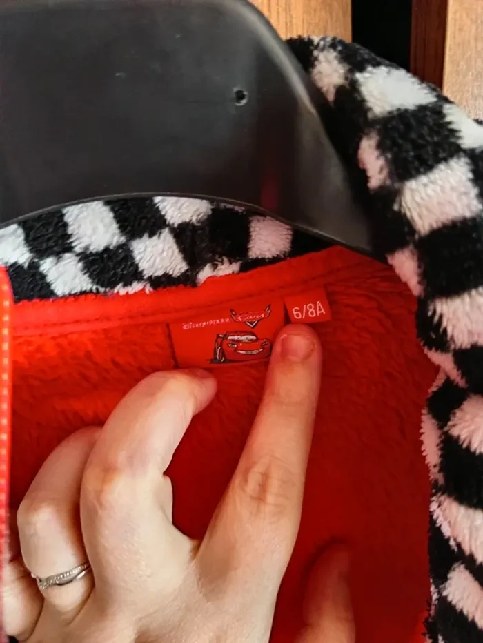 Peignoir/robe de chambre cars taille 6/8 ans - photo numéro 4