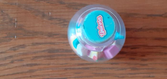 Boite avec micro gommes licorne arc en ciel cupcakes - photo numéro 5