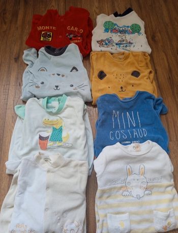 Lot 8 pyjamas taille 6 mois