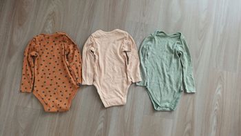 Lot 5 bodies mixtes  12-18 mois