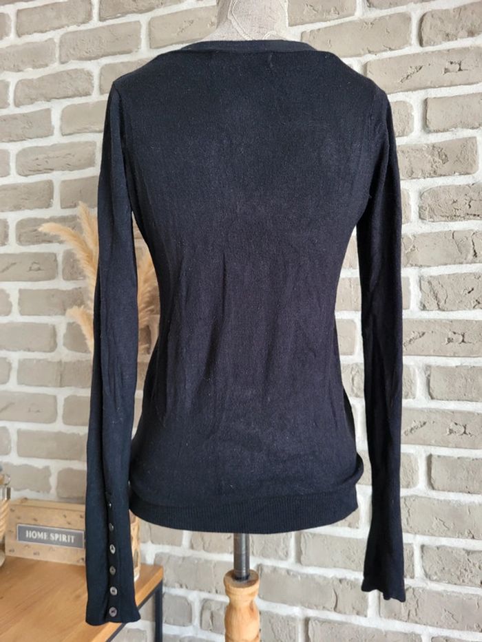 Pull col V noir Zara boutonné aux poignets - photo numéro 8