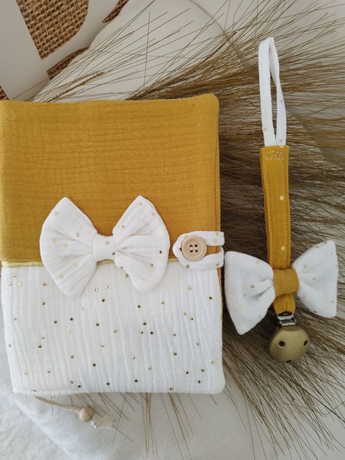 Protège carnet de santé+ attache tétine 30€