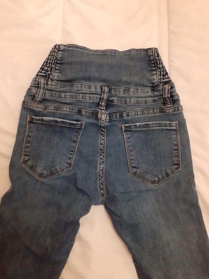 Jeans bleu  taille montante - photo numéro 4