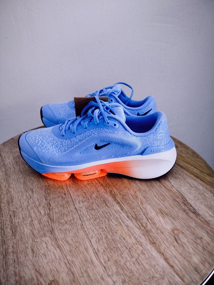 Baskets Nike T 36,5 - photo numéro 4